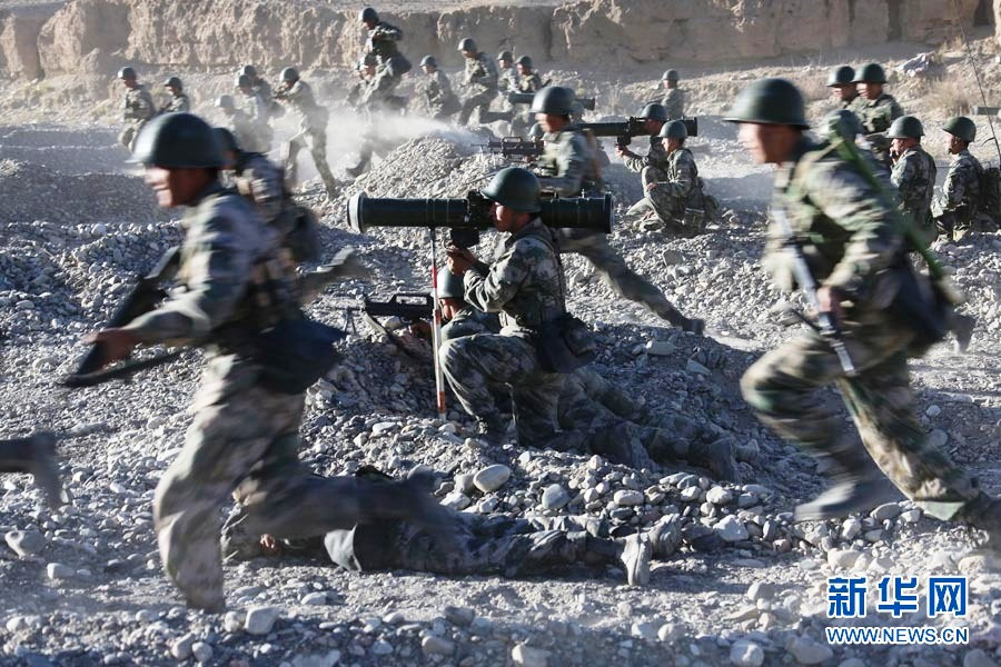直擊解放軍萬人千車陸空協同高原大對抗