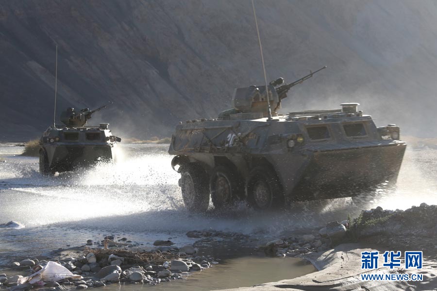 直擊解放軍萬(wàn)人千車(chē)陸空協(xié)同高原大對(duì)抗