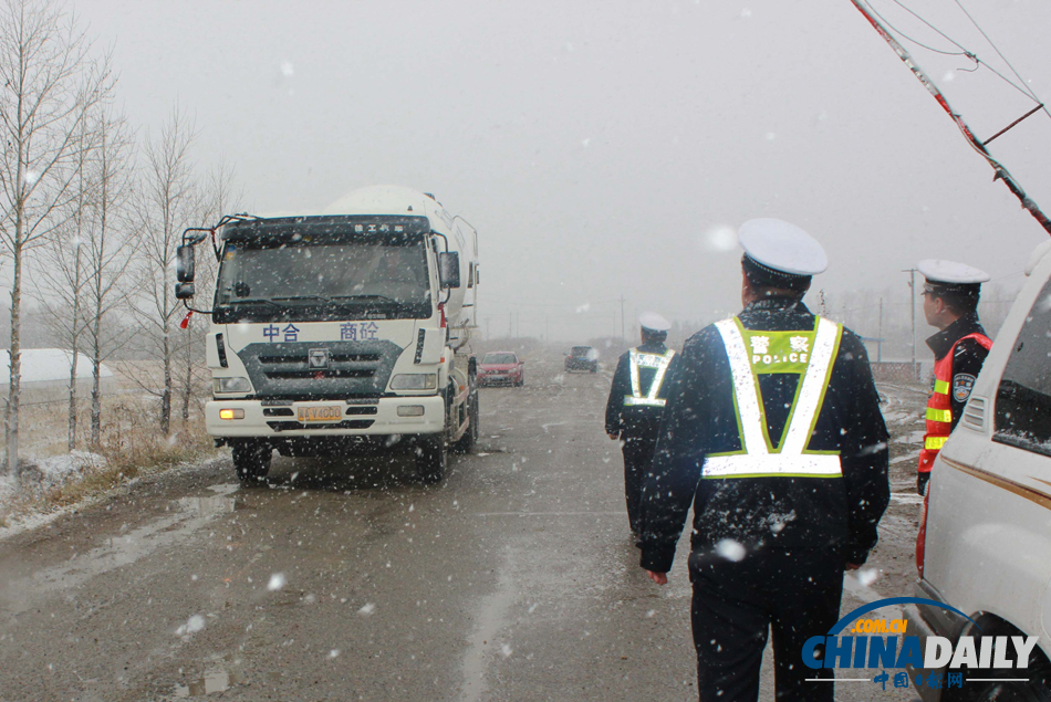 內蒙古東部迎大范圍降雪降溫天氣 局地降溫達10℃