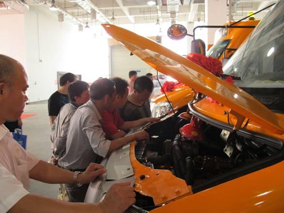 2013年湖南教育裝備暨校車展示會(huì)在長(zhǎng)沙舉行