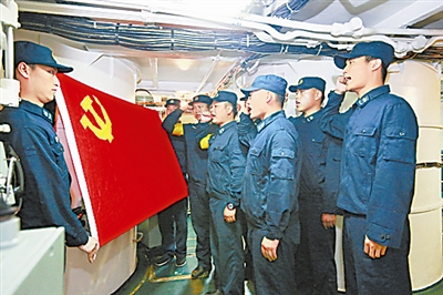 英雄核潛艇，驚濤駭浪寫忠誠