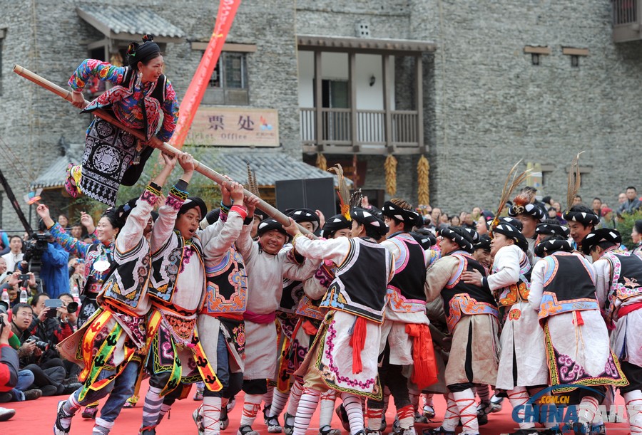 四川理縣羌寨舉行“花兒納吉”賽歌節 歡慶羌歷新年