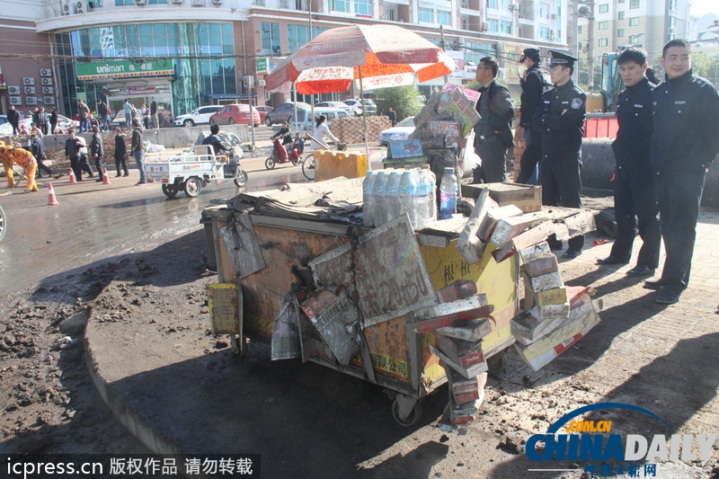 濟南地下管道爆炸掀翻路面 3人受傷