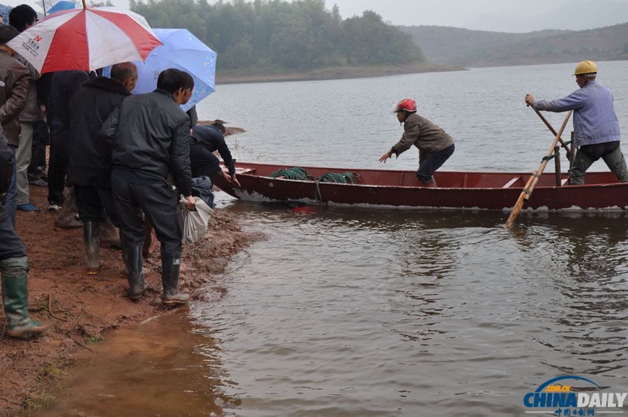 湖南桃源一接親船遇強(qiáng)陣風(fēng)沉沒(méi)3死3失蹤