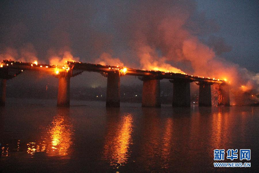 重慶黔江“亞洲第一廊橋”發生火災　橋面木質建筑被燒毀