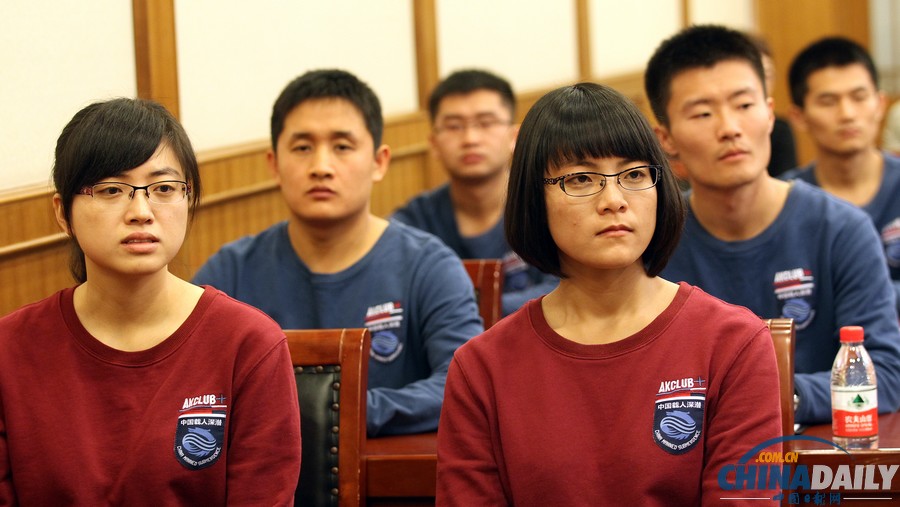 第二批六名潛航員學員正式亮相 包括2名女性