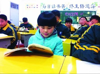 9歲小女孩跳級(jí)讀初一 自稱被“拔”苗助長(圖)