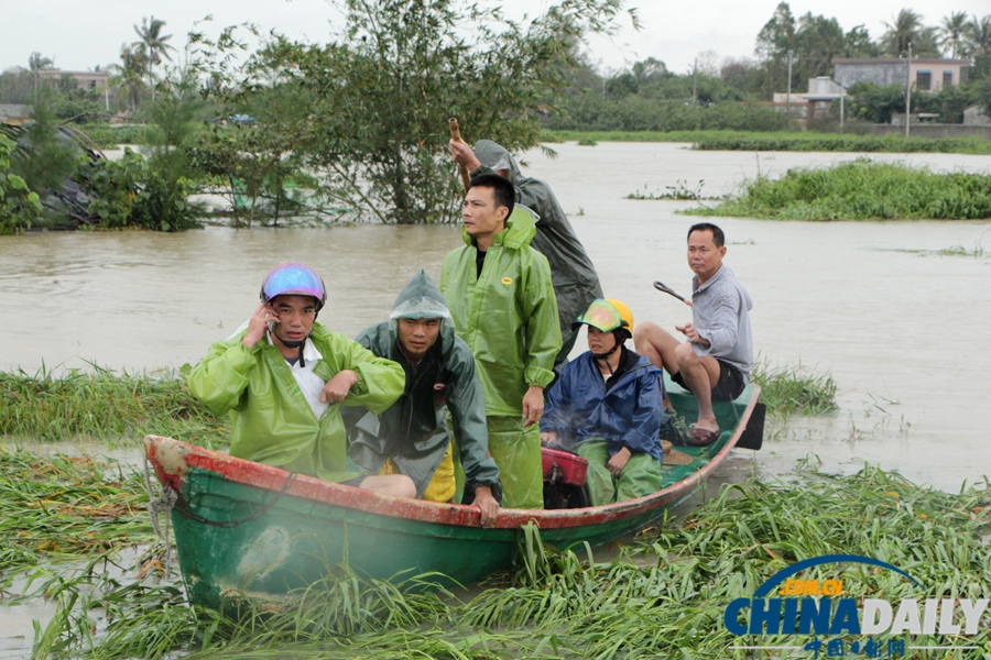 海南萬(wàn)寧：普降暴雨緊急轉(zhuǎn)移民眾