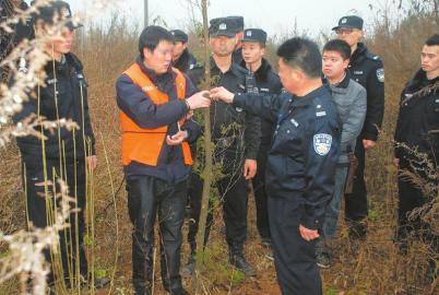 打草把孩子打進水池 怕沒錢治干脆敲死