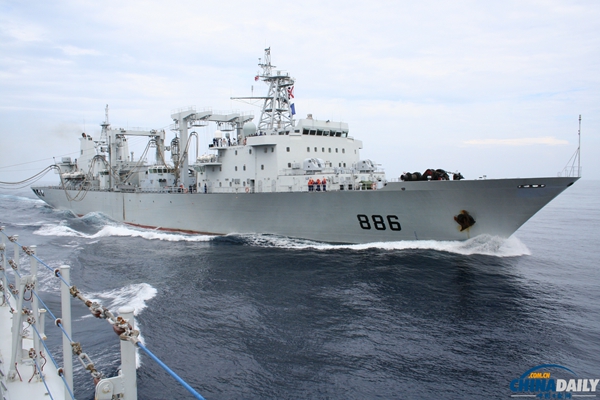 中國海軍千島湖艦開赴泰國灣 為執(zhí)行搜救馬航失聯(lián)飛機任務艦船補給