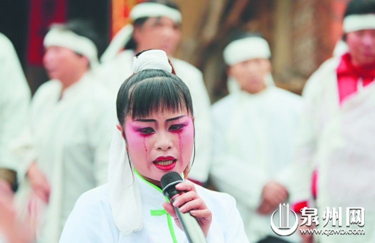 福建職業哭靈女 每月“哭”二十余場收入賽白領