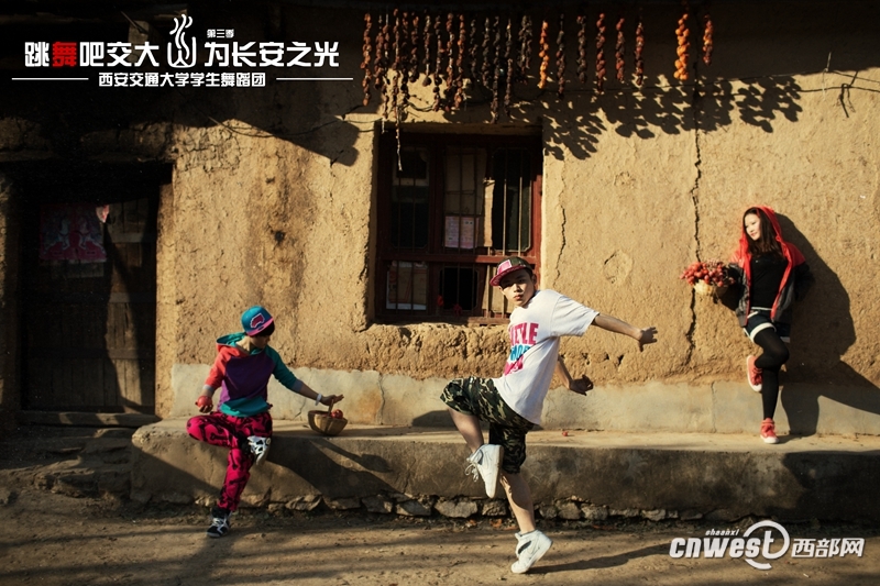 “跳舞吧，交大！”走紅網(wǎng)絡(luò) 高難度動作獲網(wǎng)友點(diǎn)贊