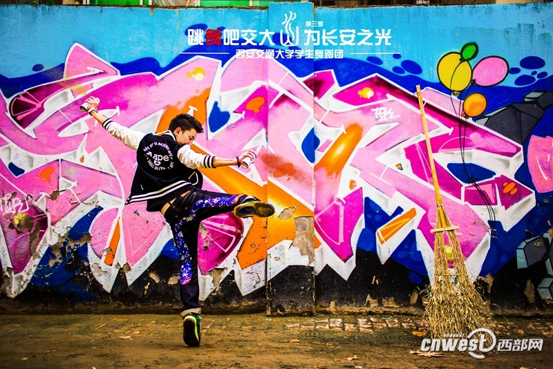 “跳舞吧，交大！”走紅網(wǎng)絡(luò) 高難度動(dòng)作獲網(wǎng)友點(diǎn)贊