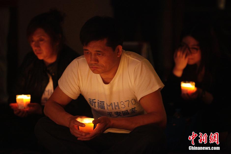 MH370航班失聯滿月 在京乘客家屬舉行祈福活動