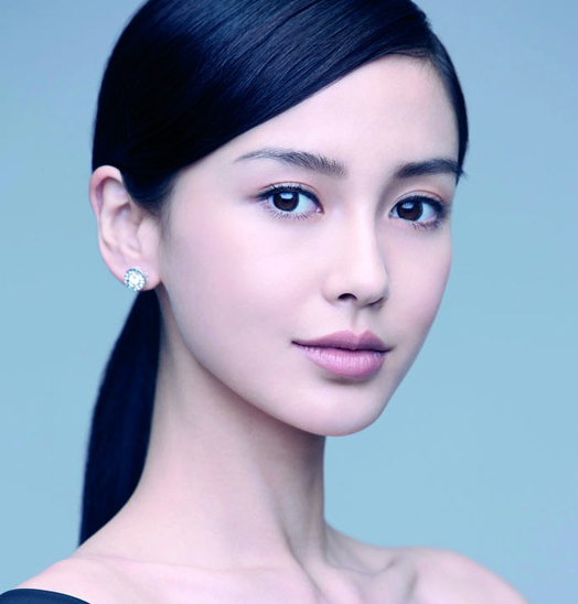 當紅混血女星美貌氣質大PK
