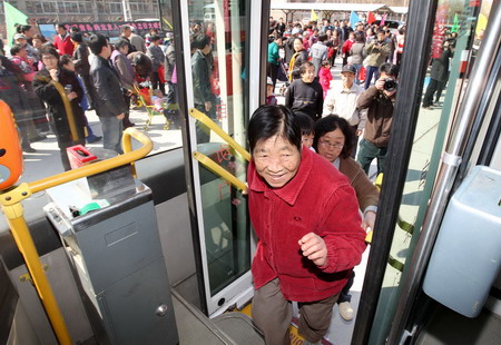 北京開行首批社區(qū)通勤快車及微循環(huán)公交