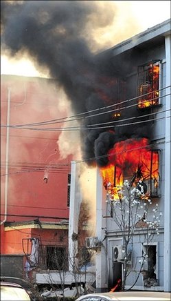 北京居民樓爆燃事故現場搜救結束(圖)