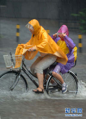 北京遭遇強雷雨天氣 部分地區積水嚴重