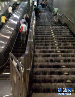 北京遭遇強雷雨天氣 部分地區積水嚴重