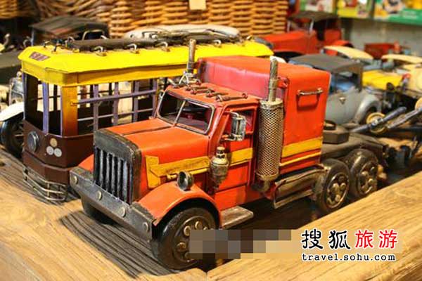 大人小孩一起來(lái)淘寶 爬客玩具店里憶童年