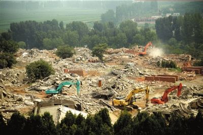 北京懷柔46棟違建別墅群被強(qiáng)拆 一夜變廢墟