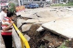 北京降暴雨部分地區地面塌陷 共測雷擊八千多次
