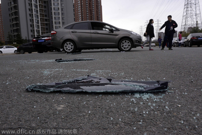 北京立水橋數十輛車被砸車窗 車內物品丟失