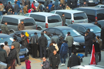 最后一場公車拍賣溢價(jià)率創(chuàng)新高