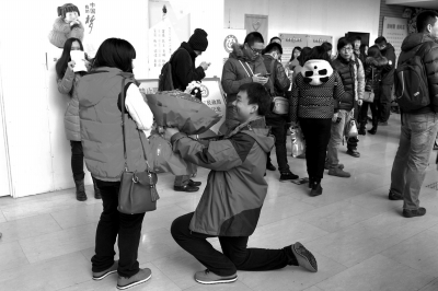 情人節婚登迎高峰3400對新人“轉正”
