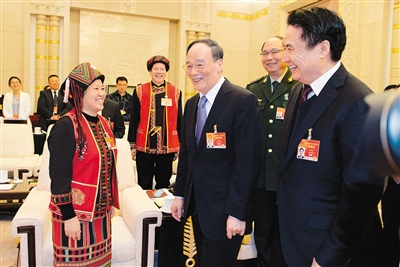 王岐山聽(tīng)代表發(fā)言時(shí)插話：少說(shuō)成績(jī) 多談問(wèn)題