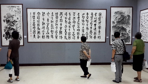 走進崇高實現中國夢書畫藝術大展在京展出