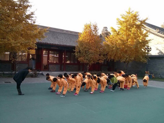 京城名?；貧w中華傳統(tǒng) 尊師循禮敬老師
