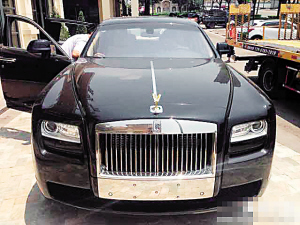 重慶網(wǎng)友發(fā)帖重金尋找一勞斯萊斯 車主或借錢后跑路