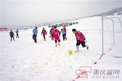 節日數據：昨日十多萬重慶市民出門滑雪泡溫泉游古鎮