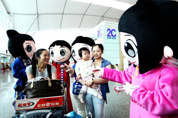 西部航空公司第一批空乘寶寶吉祥物亮相重慶