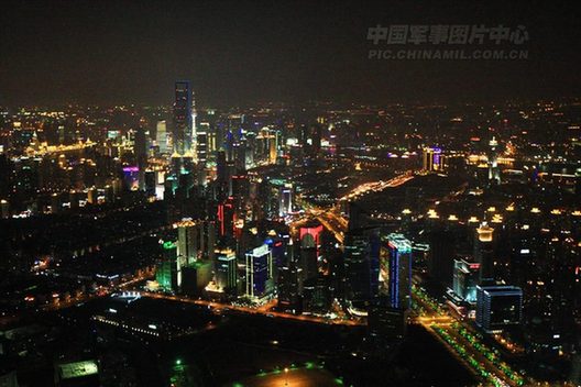 世博會開幕在即 空中體驗夜上海