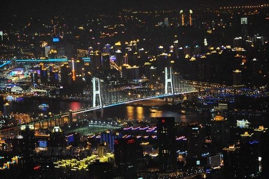 世博會開幕在即 空中體驗(yàn)夜上海