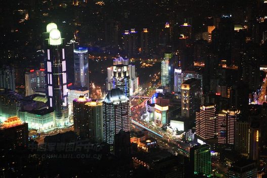世博會開幕在即 空中體驗夜上海