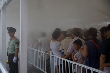 沙特館排隊(duì)通道昨裝噴霧器 近日還有15個館要裝