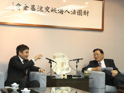 臺灣?；鶗麻L江丙坤會見福建省江氏委員會會長江東廷