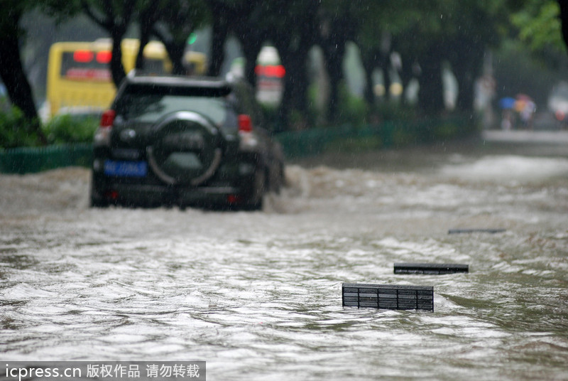 臺(tái)風(fēng)西馬侖登陸 廈門一夜間變澤國