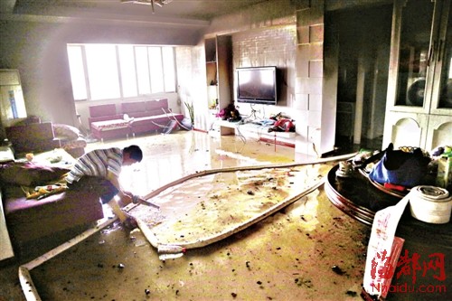 福州兩女孩室內玩火點燃床單 把自家燒了