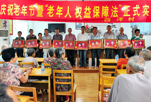 西洋村：為百名農村老人送祝福