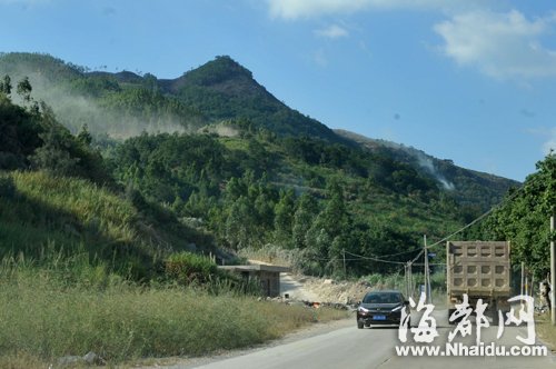 夜宿山頂迎重陽 突發山火村民自救火海逃生
