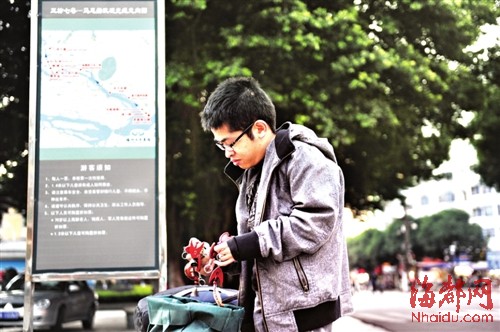 求職碰壁 廈門大學身殘博士福州街頭練攤(圖)