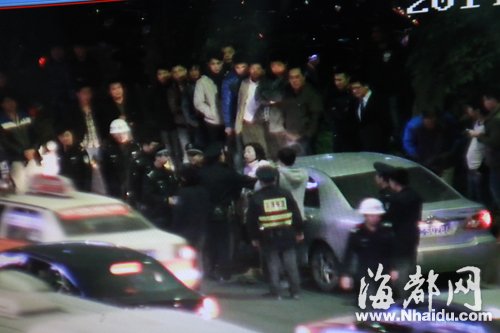 泉州：公務員夫妻占道停車 對抗16警力2小時