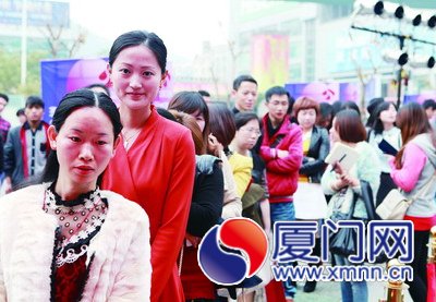 非誠勿擾在廈招募嘉賓 報名現場聚滿帥哥靚女
