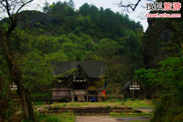 廣西龍虎山 聽55歲美女導游少女般的山歌