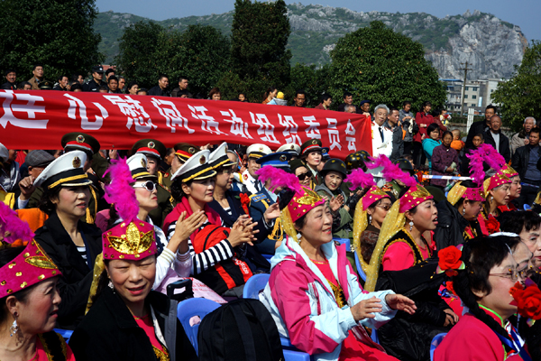 中央機(jī)關(guān)老干部心連心慰問團(tuán)走進(jìn)興安