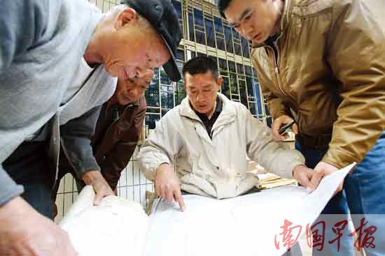 拆，還是不拆？一堵圍墻引發小區業主對峙